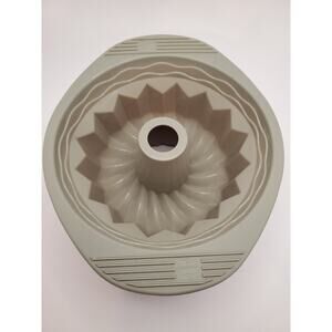 Silicone Bundt Cake Pan 9 Inch Silicone Cake Pans Non-stick Fluted Cake Pan